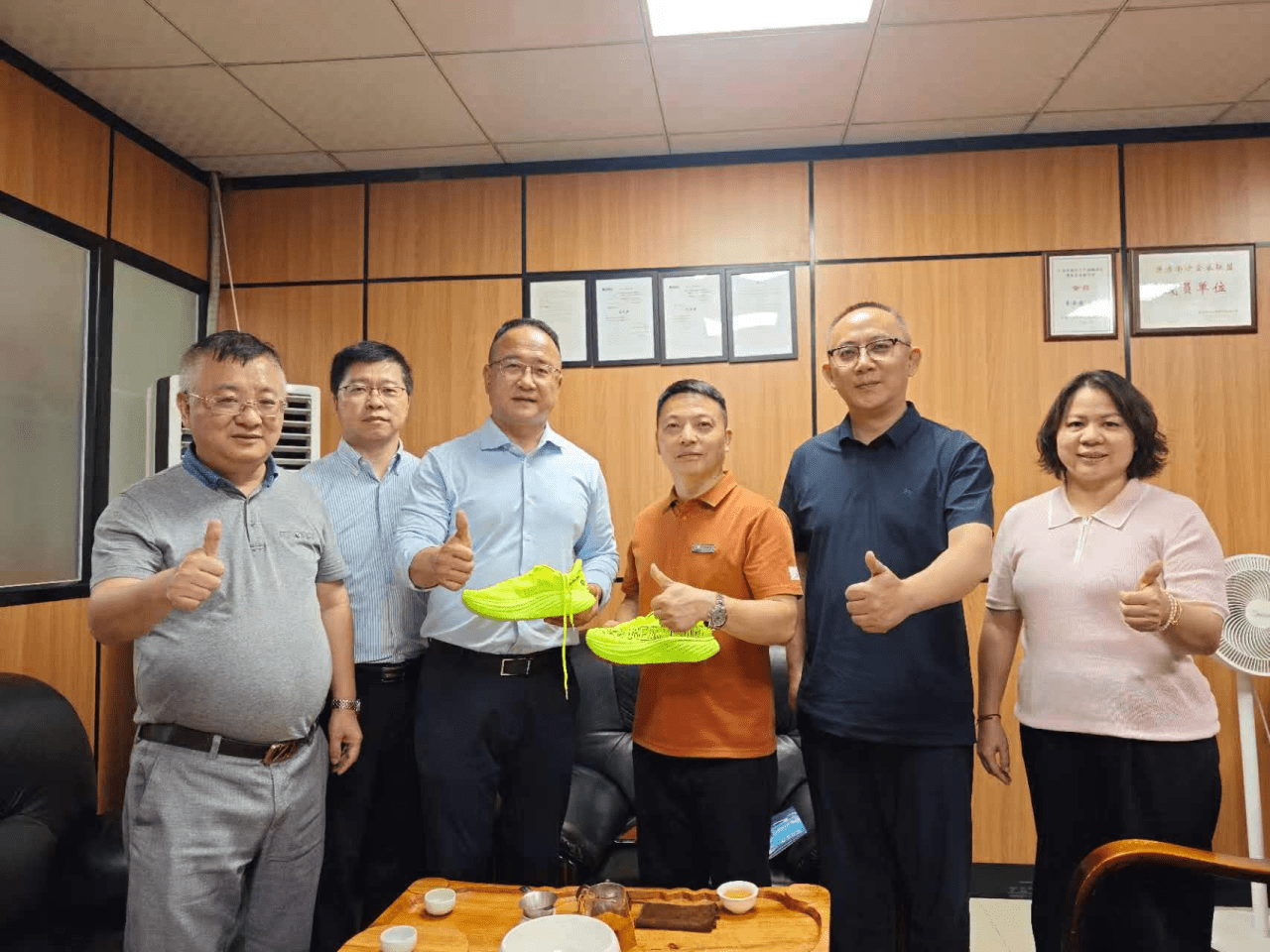 调研走访拓资源 政企联动助出海｜市工商联携我会赴南沙跨境贸易集聚区、走出去服务中心及锦鹏鞋业交流调研